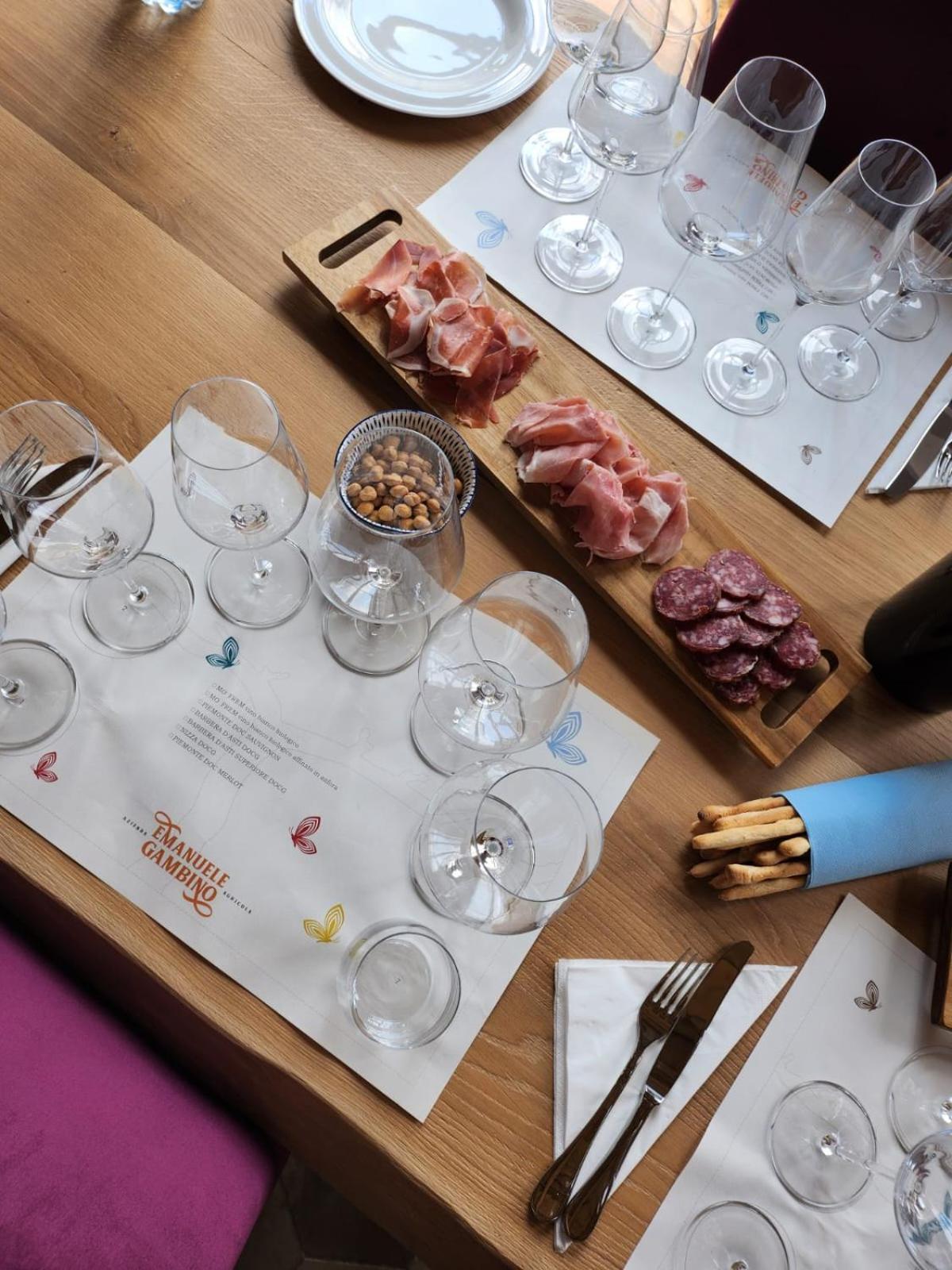 Monvi Wine Relais Villa Костилиоле ди Асти Екстериор снимка